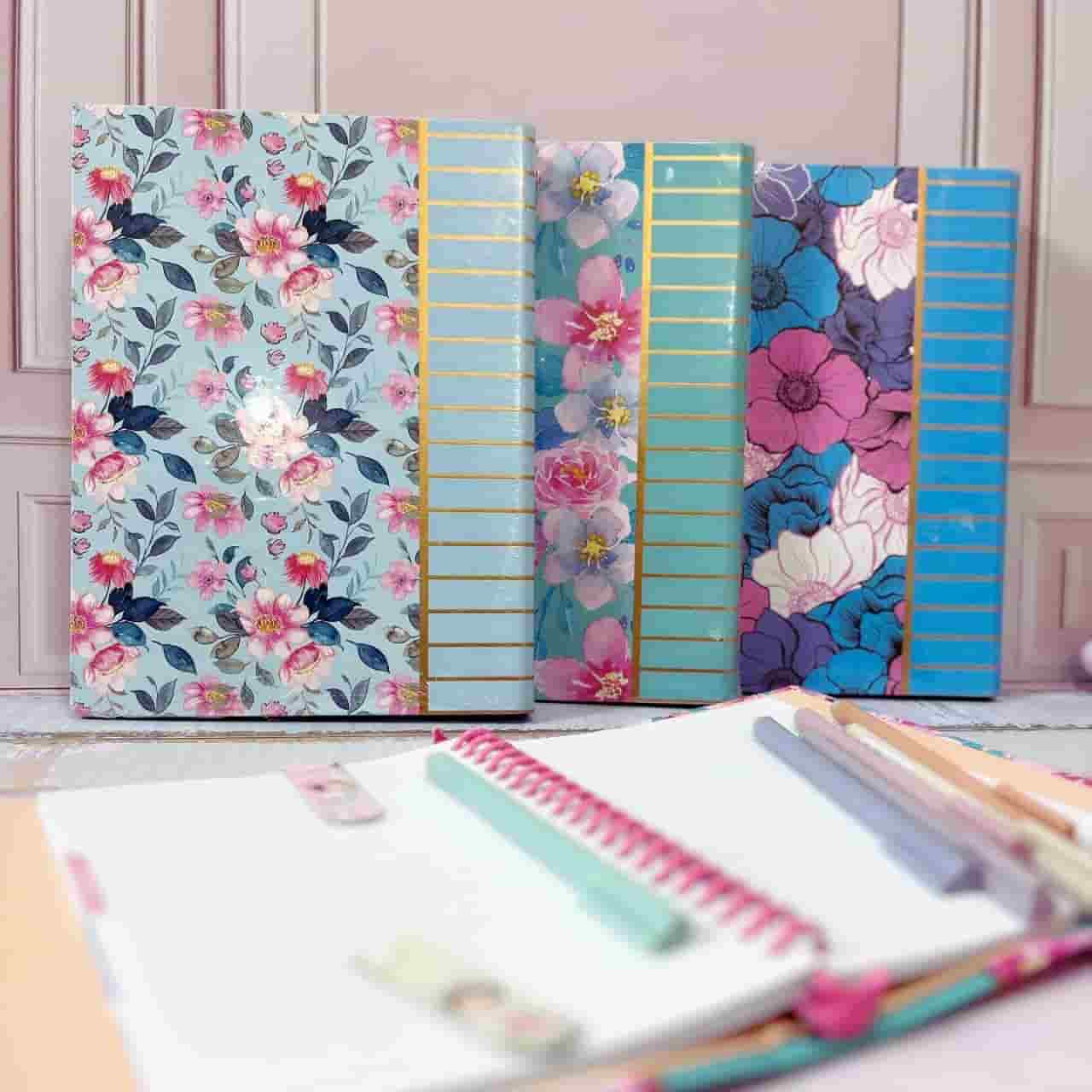 تصویر 1 از کلاسور گل دار طبیعت وحی گرفته نگهداری برگه آرامش دهنده